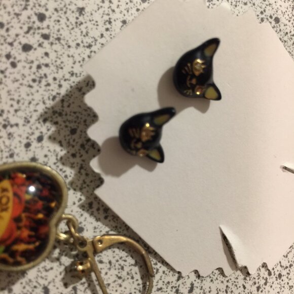 Betsey Johnson earrings - Picture 3 of 7